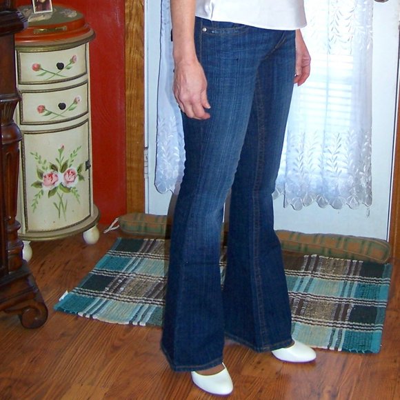 L.E.I.  ASHLEY TROUBLE  FLARE SEXY STRETCH JEANS w FLAP BACK POCKETS - Picture 4 of 7